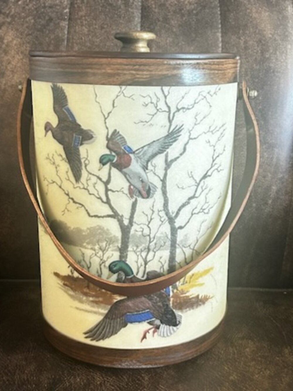 Vintage Mallard Duck Ice Bucket With Detailed Wildlife and Leather Swing Handle - Picture 8 of 13